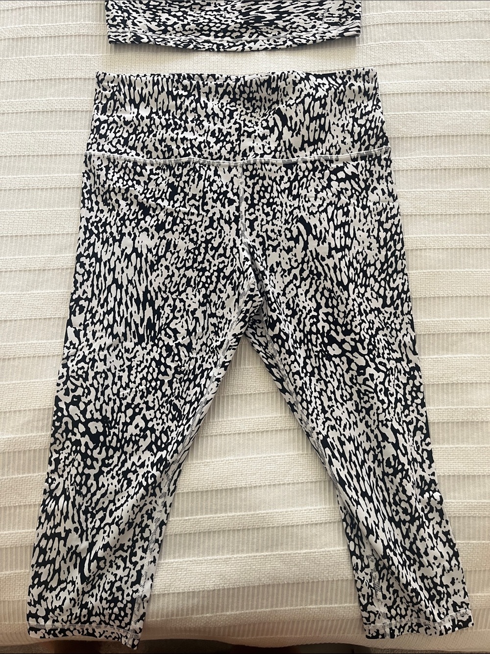 Athleta Workout Set - Picture 2 of 4